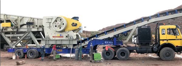 METSO-NORDBERG Mobile Crushing Plant with C130 Jaw Crusher, 4' x 20' Scalper Feeder and Conveyor